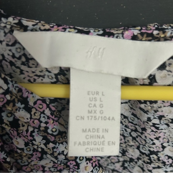 Tiny floral print blouse with ruffle collar and tie at neck - Picture 3 of 6